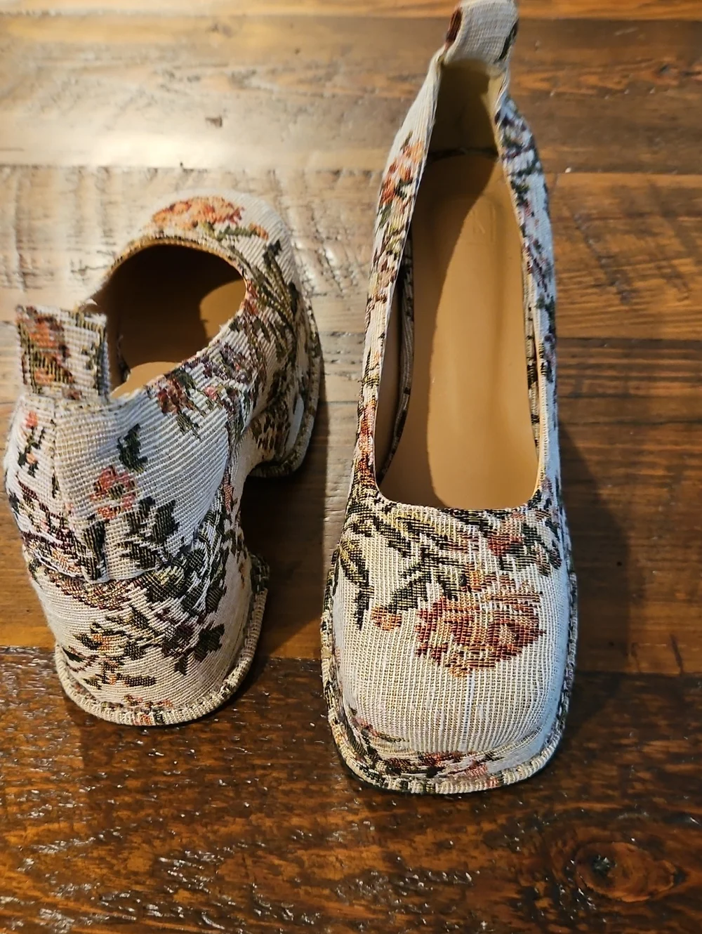 Nwob Tapestry Floral Platform Heels in Cream & Brown Like New